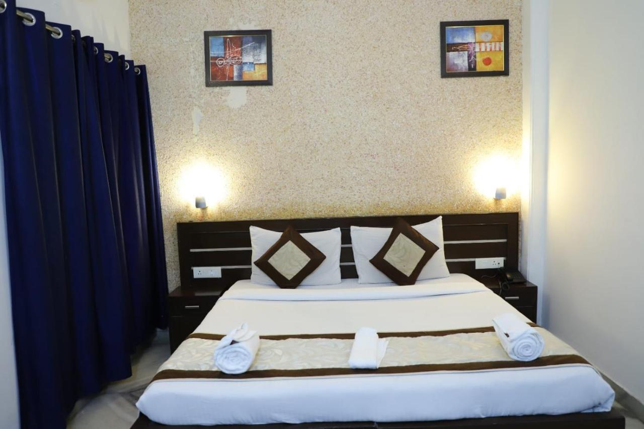 Hotel Tara Palace By Goyal Hoteliers Agra  Kültér fotó