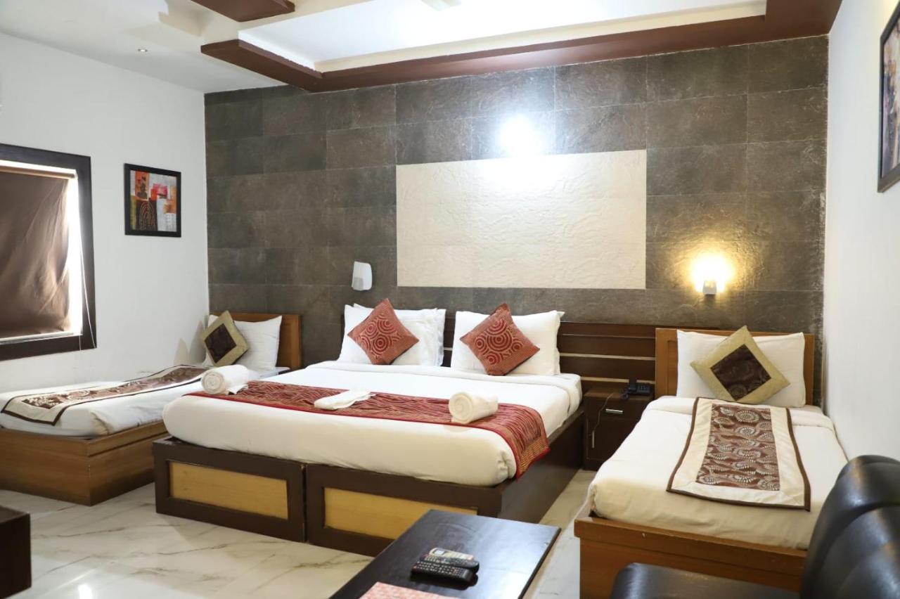 Hotel Tara Palace By Goyal Hoteliers Agra  Kültér fotó