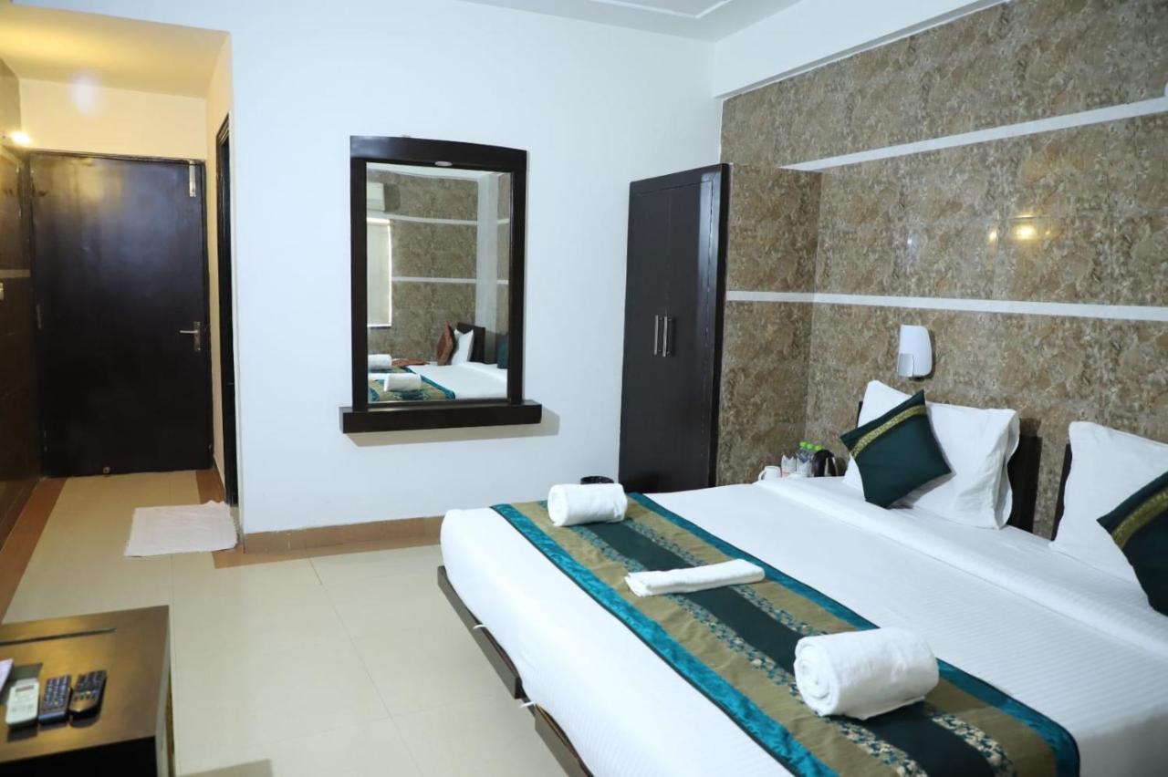 Hotel Tara Palace By Goyal Hoteliers Agra  Kültér fotó