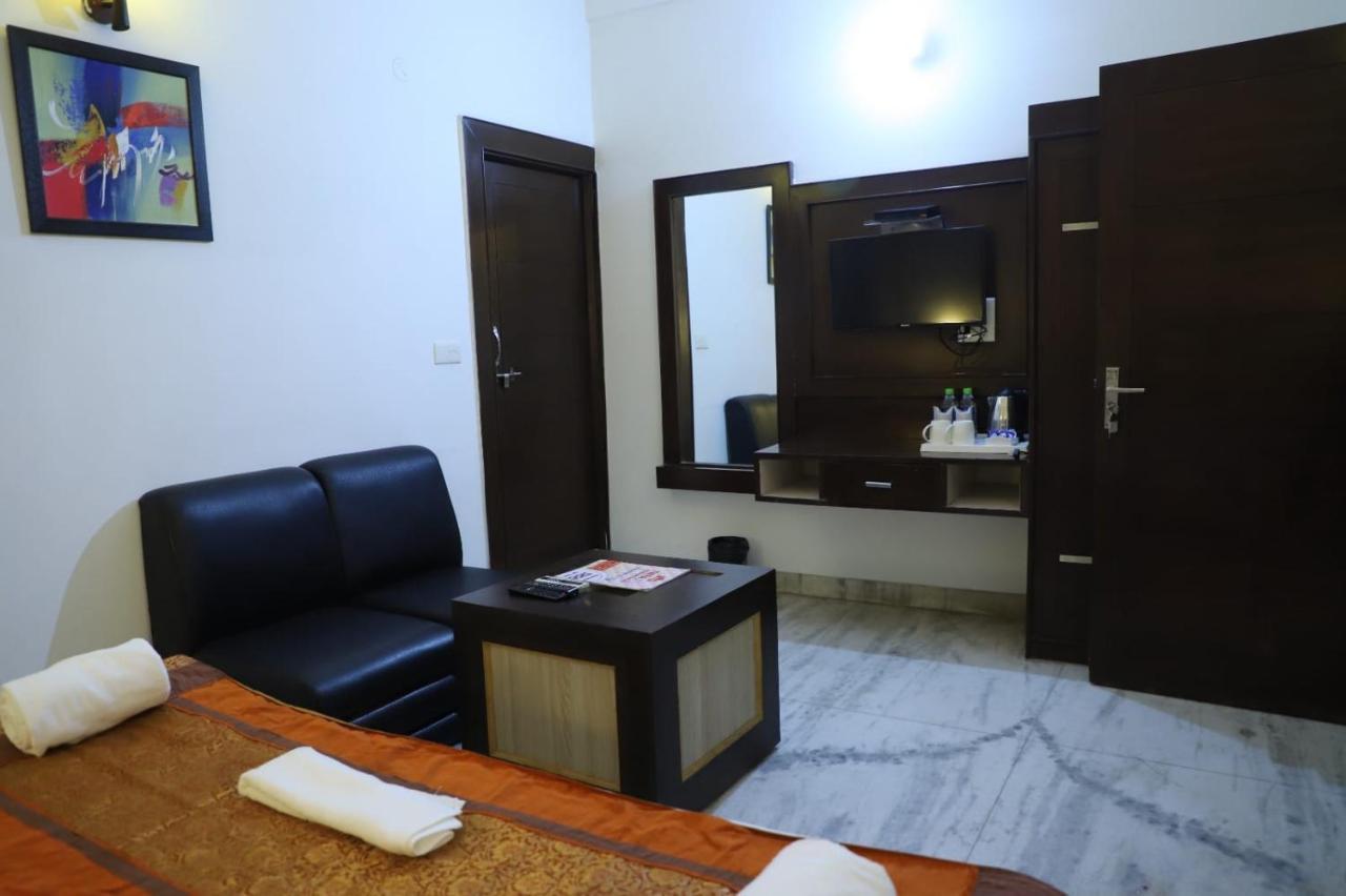 Hotel Tara Palace By Goyal Hoteliers Agra  Kültér fotó