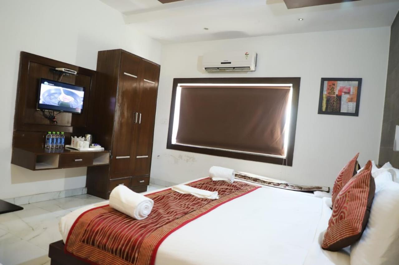 Hotel Tara Palace By Goyal Hoteliers Agra  Kültér fotó