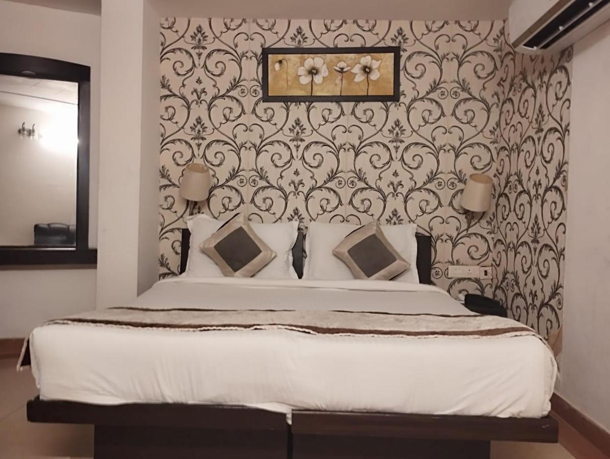 Hotel Tara Palace By Goyal Hoteliers Agra  Kültér fotó